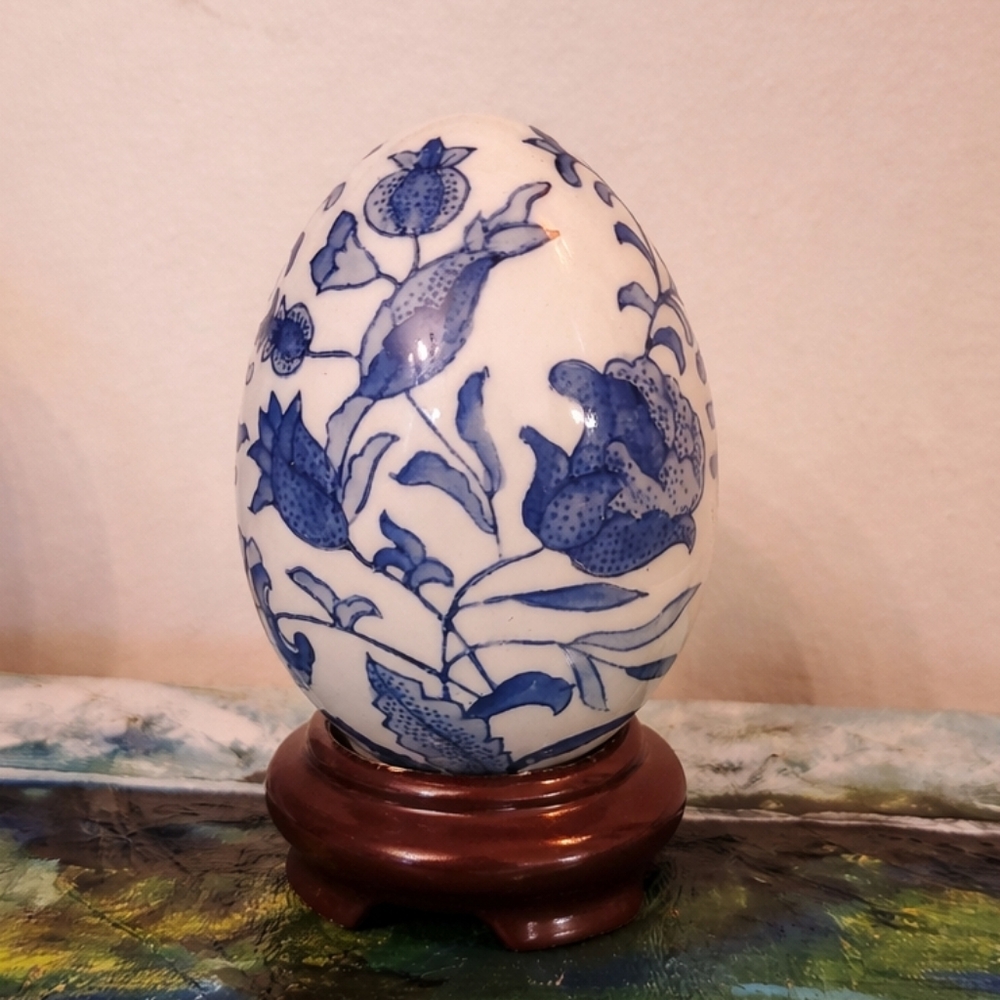 Andrea by Sadek Blue White Porcelain Chinoiserie Egg Figurine ceramic Stand